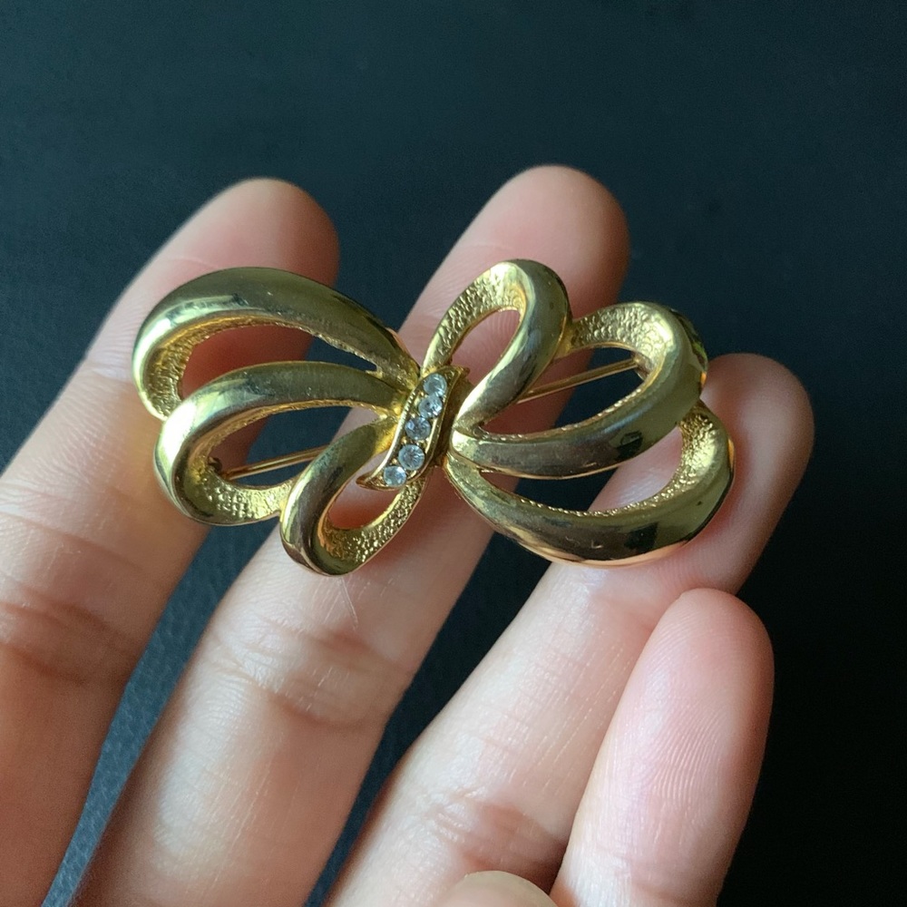 Vintage gold brooch✨